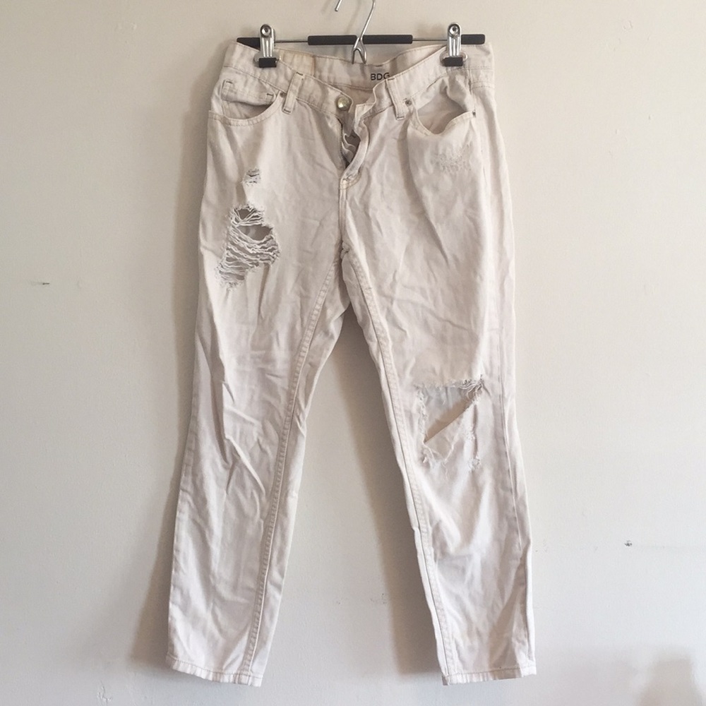 White skinny boyfriend jeans